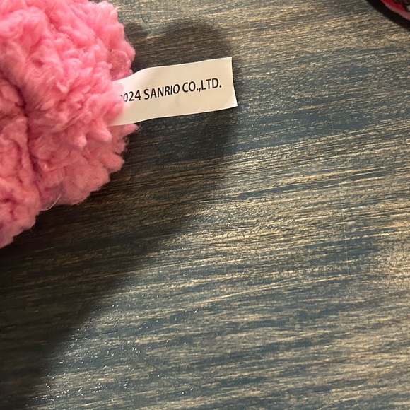 NWOT. Hello Kitty Pink Slippers. Size 7-8. - Picture 3 of 3